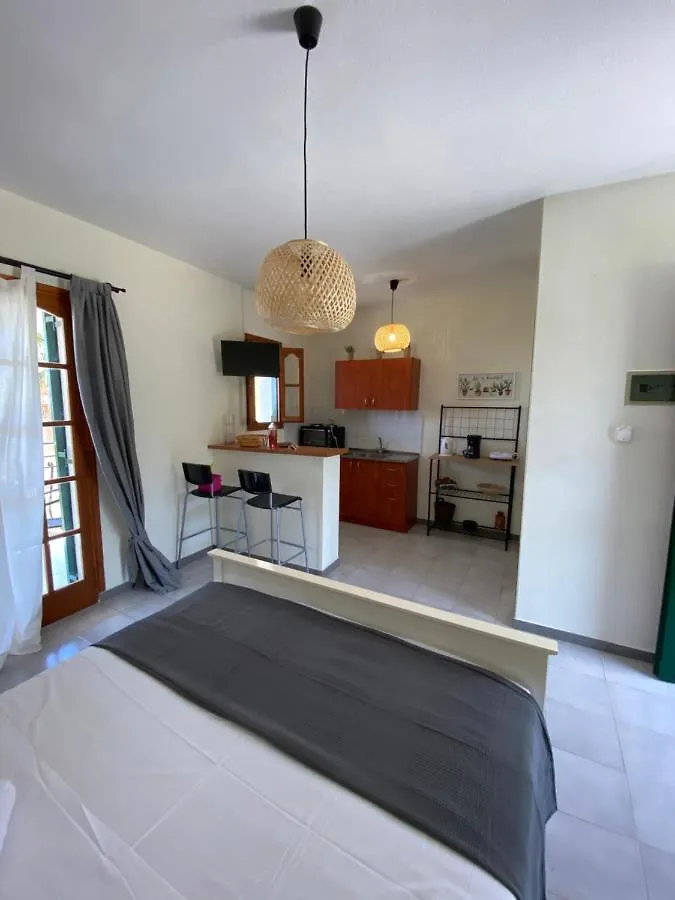 أرغوستولي Lemon Tree Apartments B C