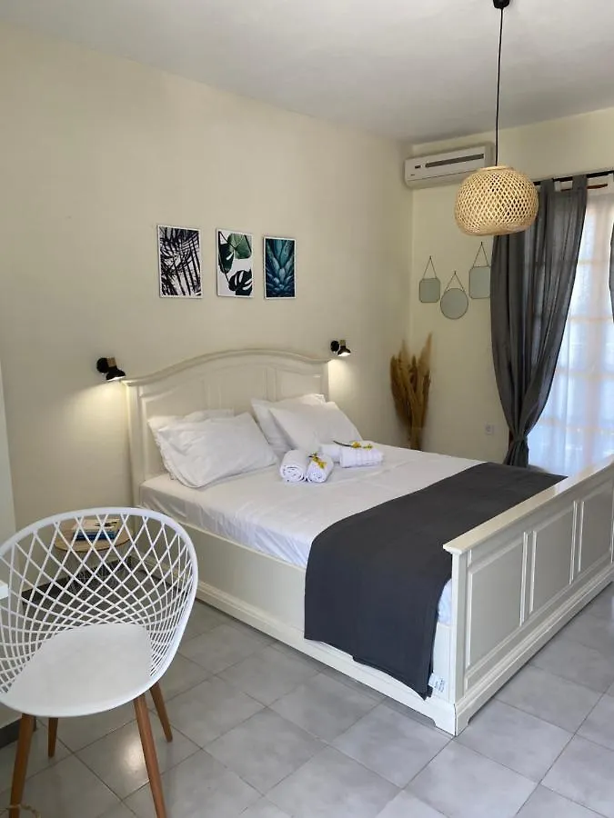 أرغوستولي Lemon Tree Apartments B C 0*,