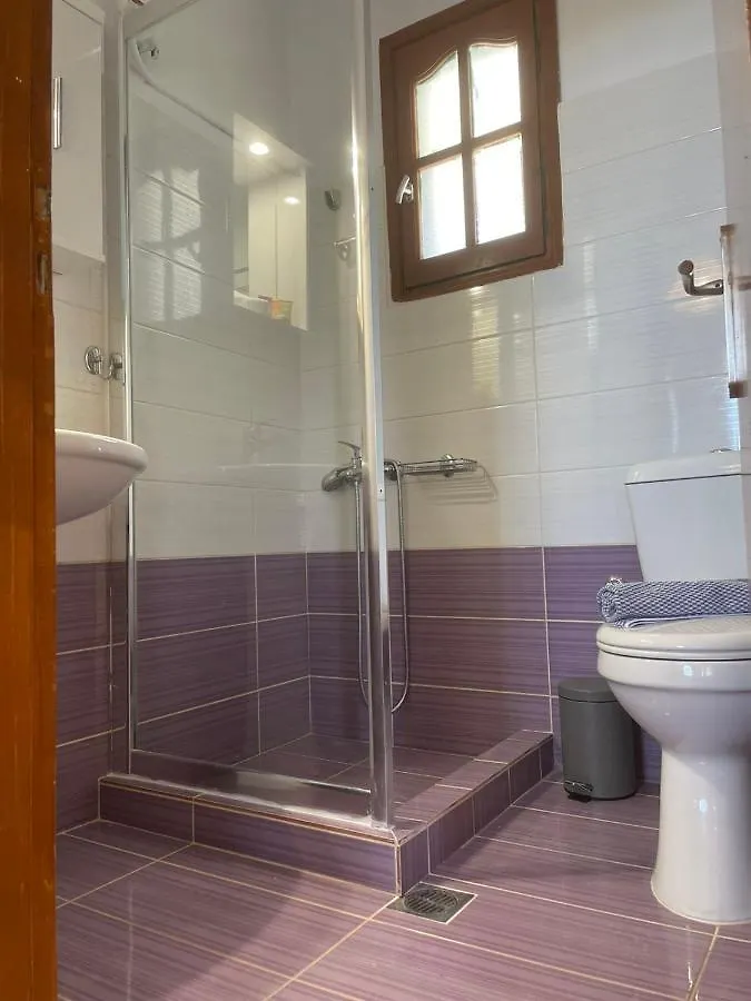أرغوستولي Lemon Tree Apartments B C 0*,